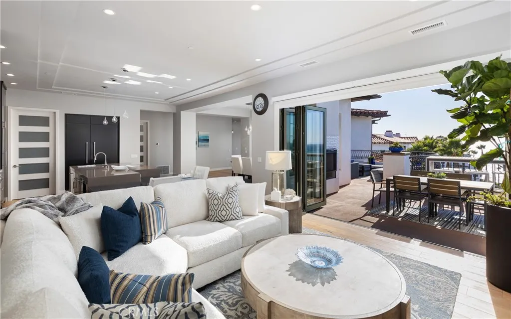 San Clemente, California 92672, United States, 3 Bedrooms Bedrooms, ,4 BathroomsBathrooms,Residential,Active,208712