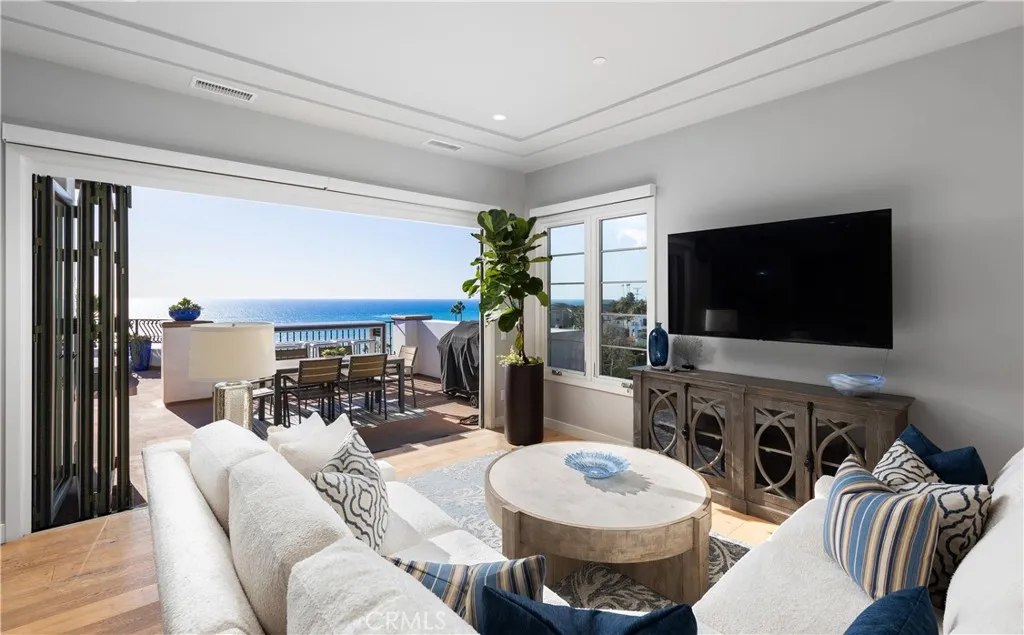 San Clemente, California 92672, United States, 3 Bedrooms Bedrooms, ,4 BathroomsBathrooms,Residential,Active,208712