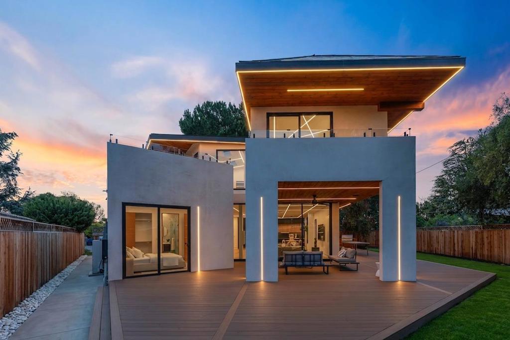 2338 Thompson Court