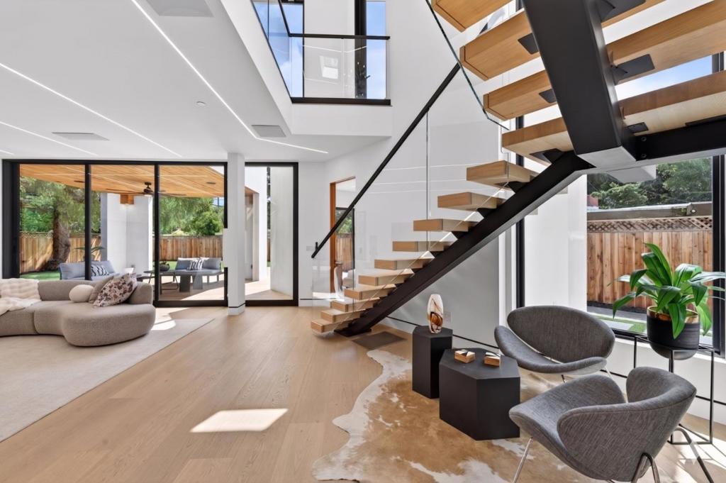 2338 Thompson Court