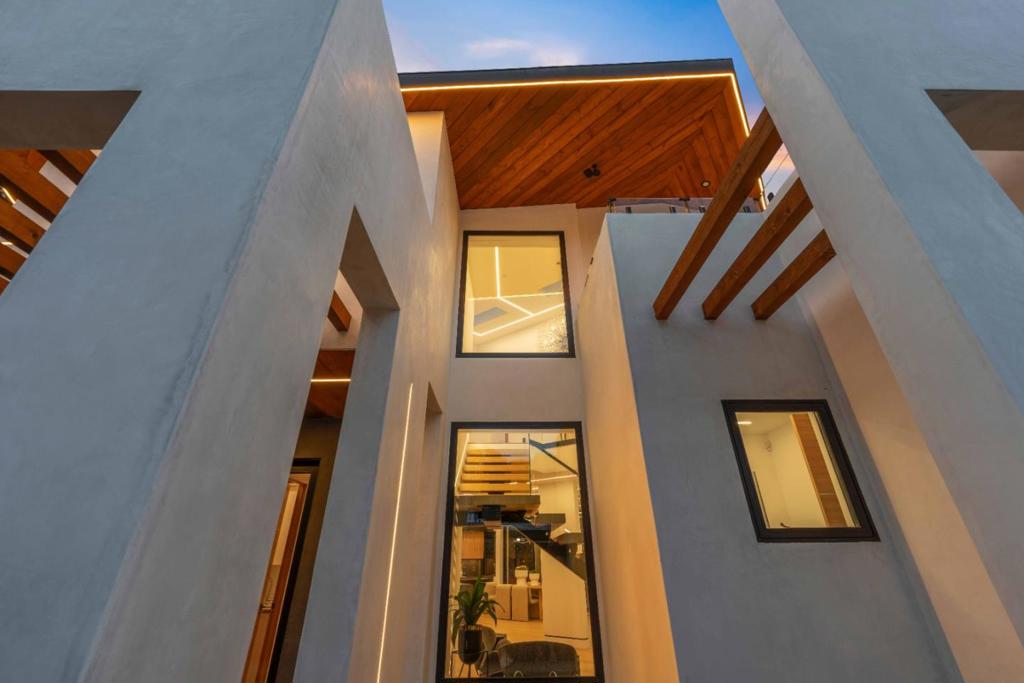 2338 Thompson Court