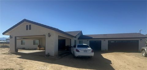 Photo of 14426 Tumbleweed Rd, Phelan, CA 92371 (MLS # WS25267069)