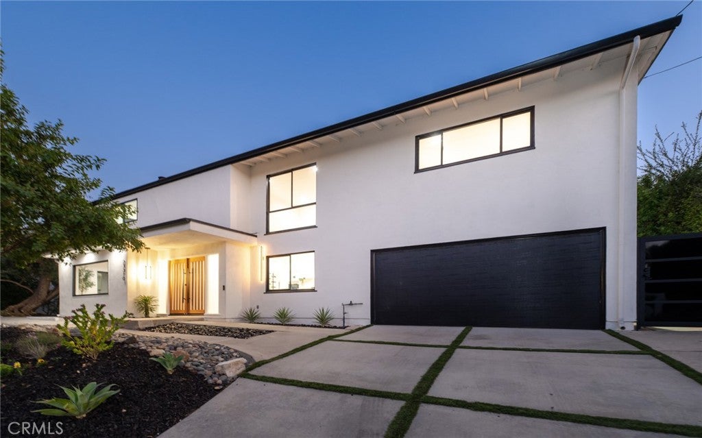 23310 Aetna Street