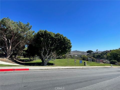 Tiny photo for 33132 Mesa Vista Dr, Dana Point, CA 92629 (MLS # OC25232686)