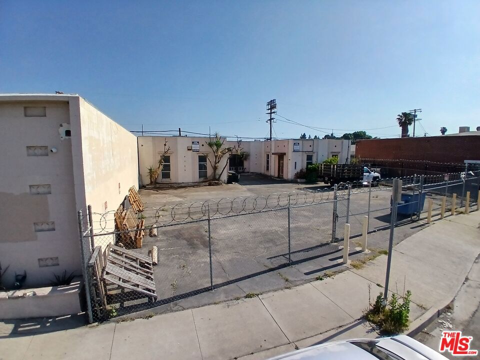 13438 Wyandotte Street