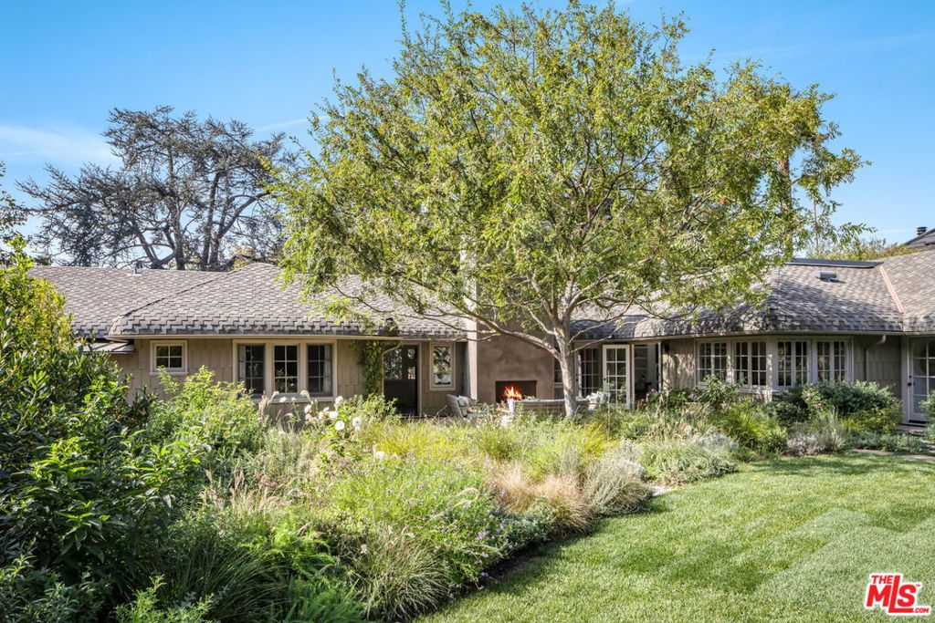 Photo of 7 Latimer Road, Santa Monica, CA 90402 (MLS # 25584287)