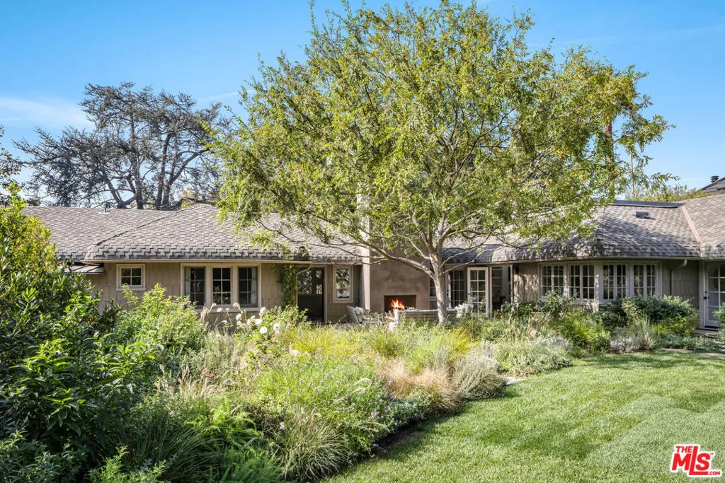 Santa Monica, California 90402, United States, 5 Bedrooms Bedrooms, ,7 BathroomsBathrooms,Residential,Active,240433