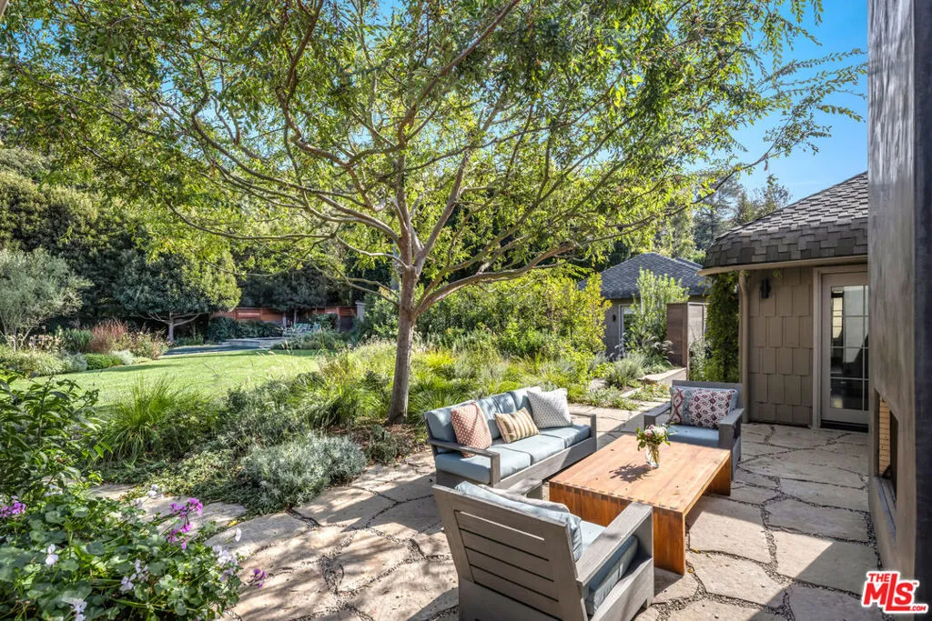 Santa Monica, California 90402, United States, 5 Bedrooms Bedrooms, ,7 BathroomsBathrooms,Residential,Active,240433