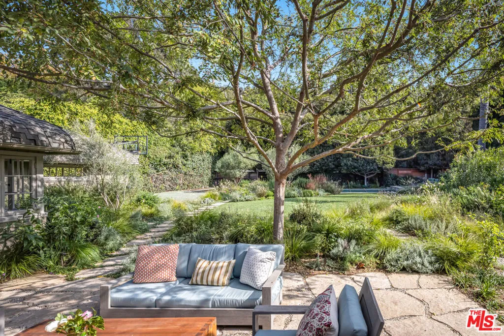 Santa Monica, California 90402, United States, 5 Bedrooms Bedrooms, ,7 BathroomsBathrooms,Residential,Active,240433