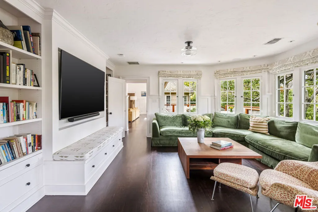 Santa Monica, California 90402, United States, 5 Bedrooms Bedrooms, ,7 BathroomsBathrooms,Residential,Active,240433