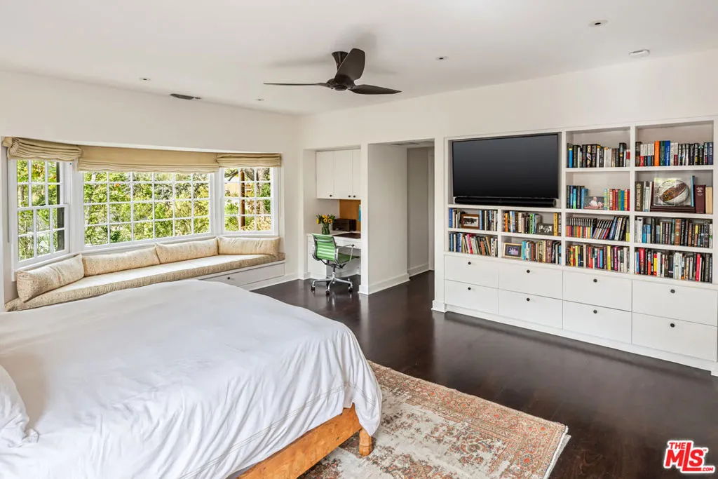 Santa Monica, California 90402, United States, 5 Bedrooms Bedrooms, ,7 BathroomsBathrooms,Residential,Active,240433