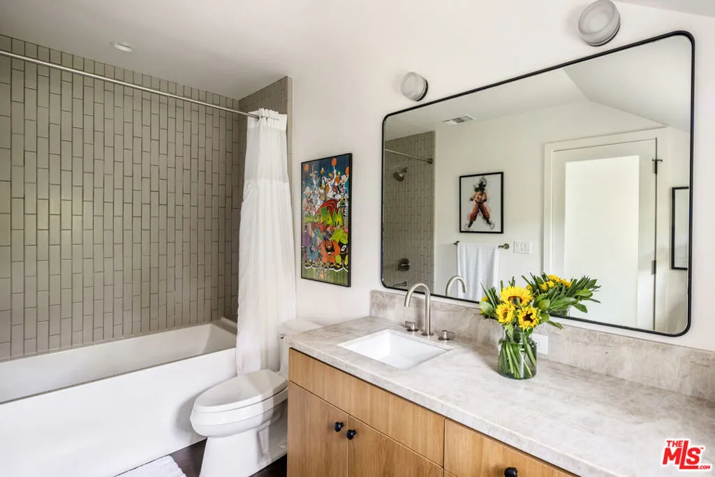 Santa Monica, California 90402, United States, 5 Bedrooms Bedrooms, ,7 BathroomsBathrooms,Residential,Active,240433