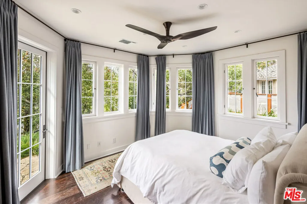 Santa Monica, California 90402, United States, 5 Bedrooms Bedrooms, ,7 BathroomsBathrooms,Residential,Active,240433