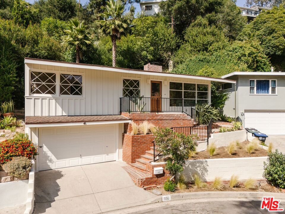 550 Arch Place