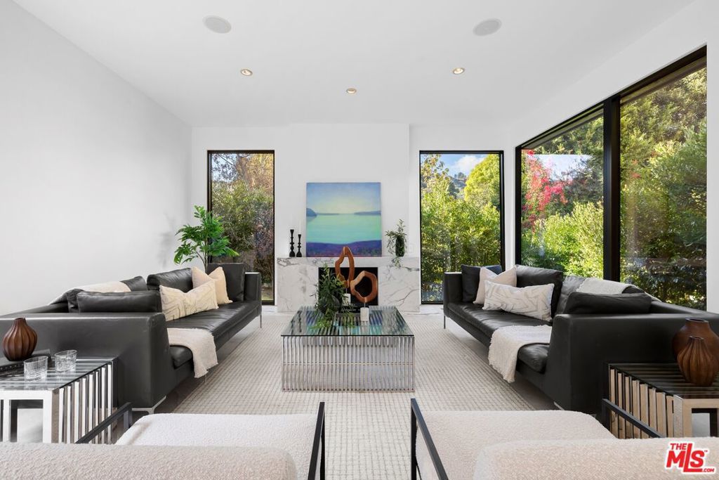 Photo of 10558 Fontenelle Way, Los Angeles, CA 90077 (MLS # 25625753)