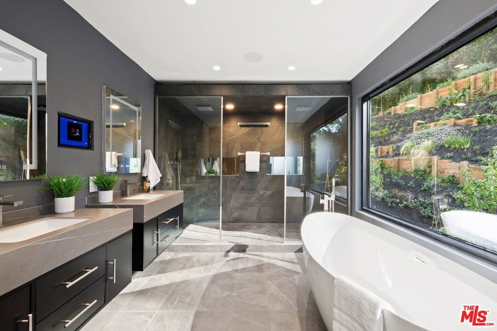 Photo of 10558 Fontenelle Way, Los Angeles, CA 90077 (MLS # 25625753)