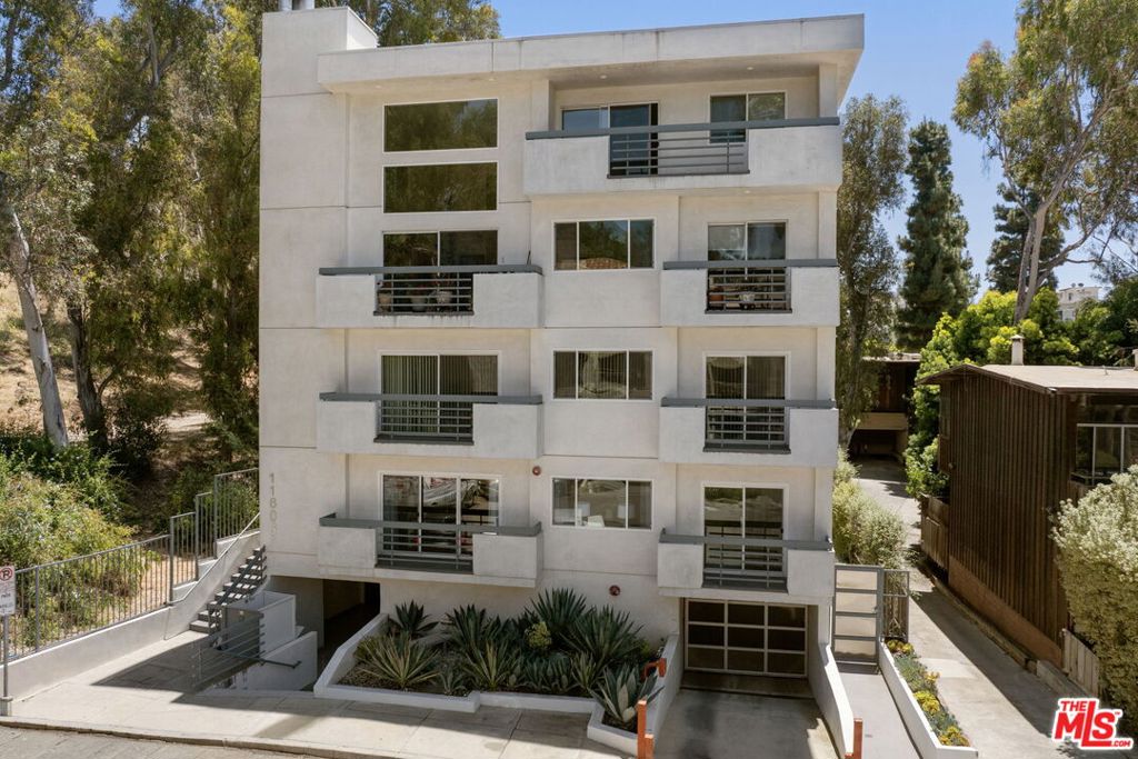 11606 Chenault Street 101, Los Angeles CA 90049