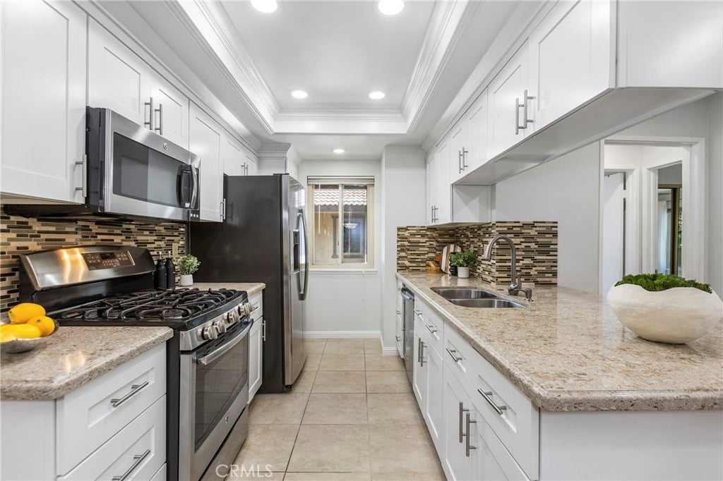 25183 Oak Canyon Ln