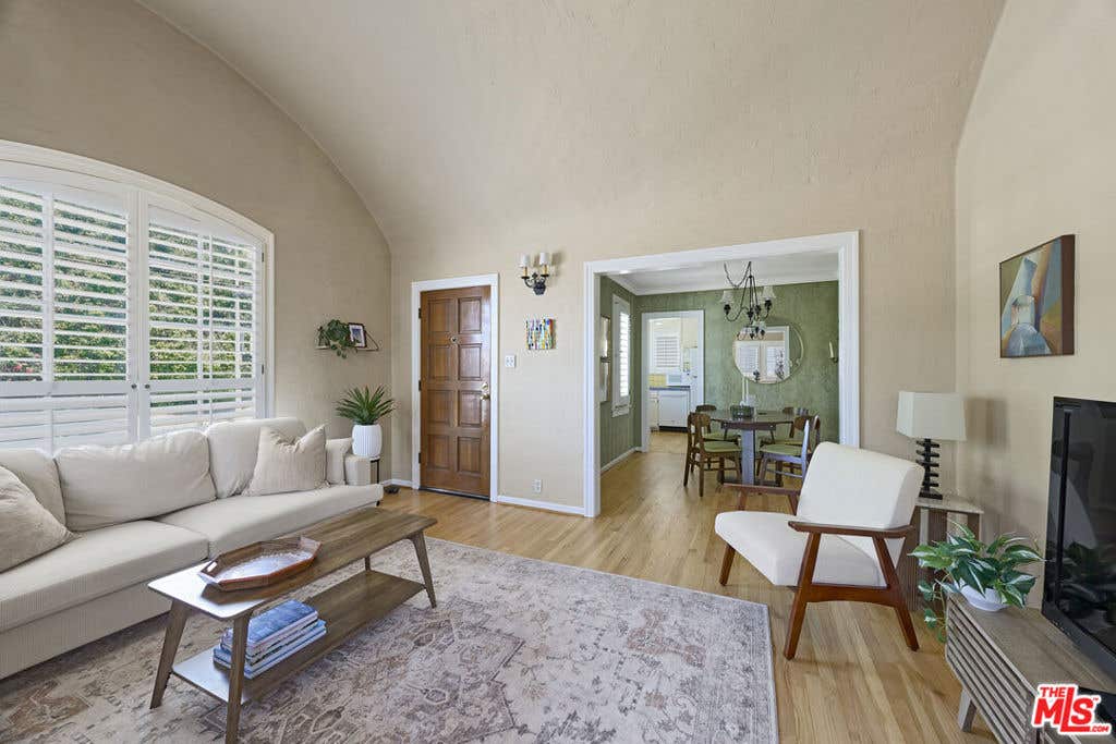 Photo of 5960 Airdrome Street, Los Angeles, CA 90035 (MLS # 26871015)