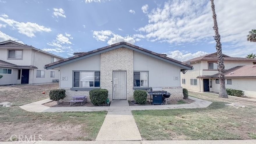 Great condo for first time buyer or investor.  Single Story condo with 2 Beds and 1 bath.  Currently occupied. Please do not disturb tenant.