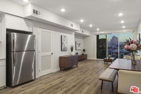 Photo of 2783 Francis Avenue #507, Los Angeles, CA 90005 (MLS # 26832609)