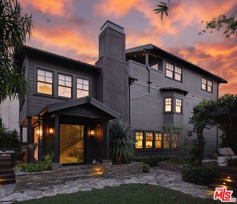 Photo of 564 Rialto Avenue, Venice, CA 90291 (MLS # 26670485)