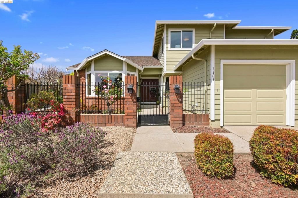 Photo of 4303 Chamberlin Ct Ct, Oakland, CA 94619 (MLS # 41128896)