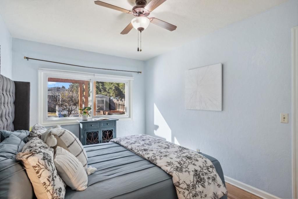 listing image 130727512197802604536