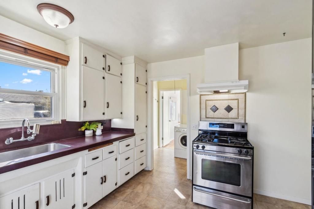 listing image 130729596590591119433