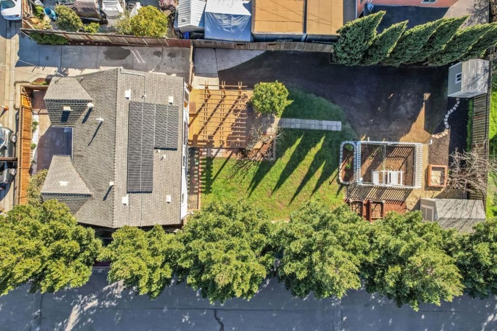 listing image 130726596942546432745