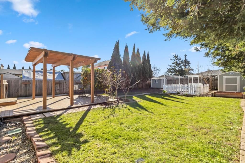 listing image 130726340388637669052