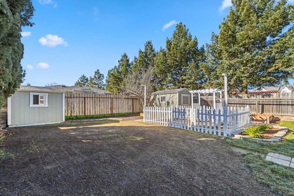 listing image 130724627684352761266