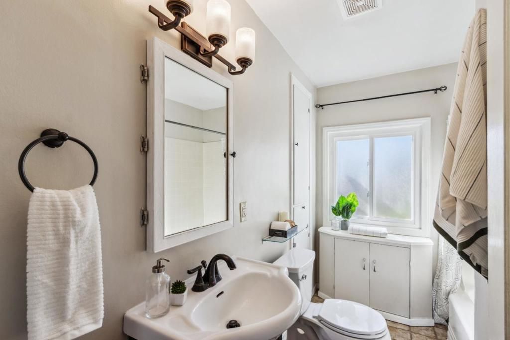 listing image 130720422194610283728