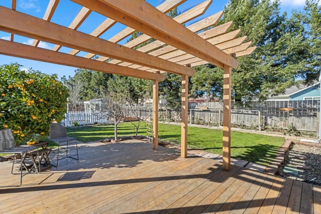 listing image 130722697842923229220