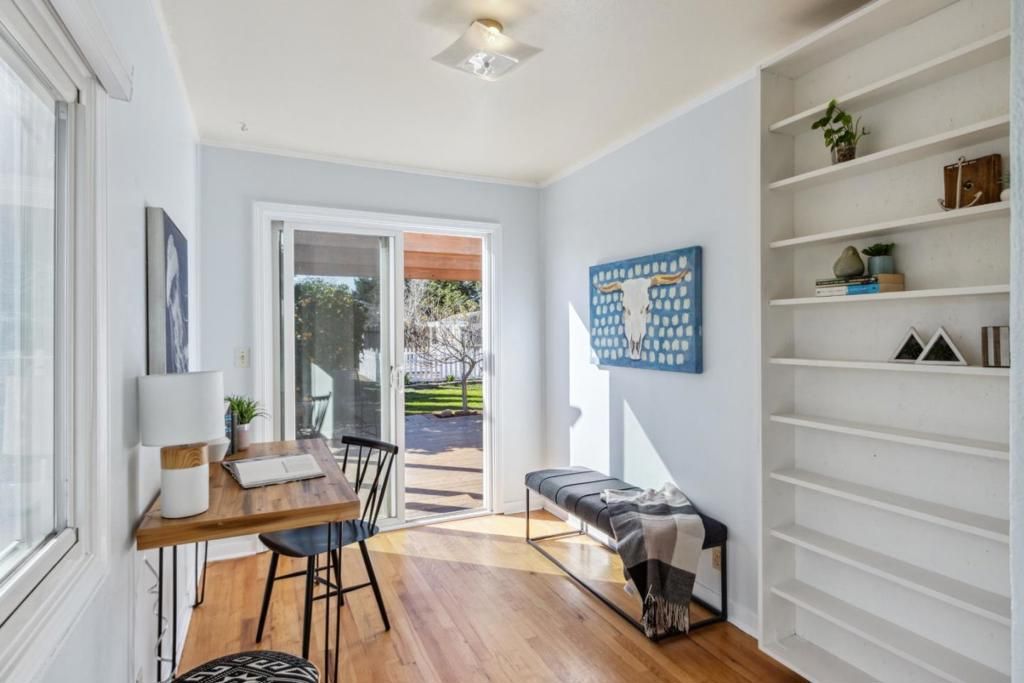 listing image 130729444096243863879