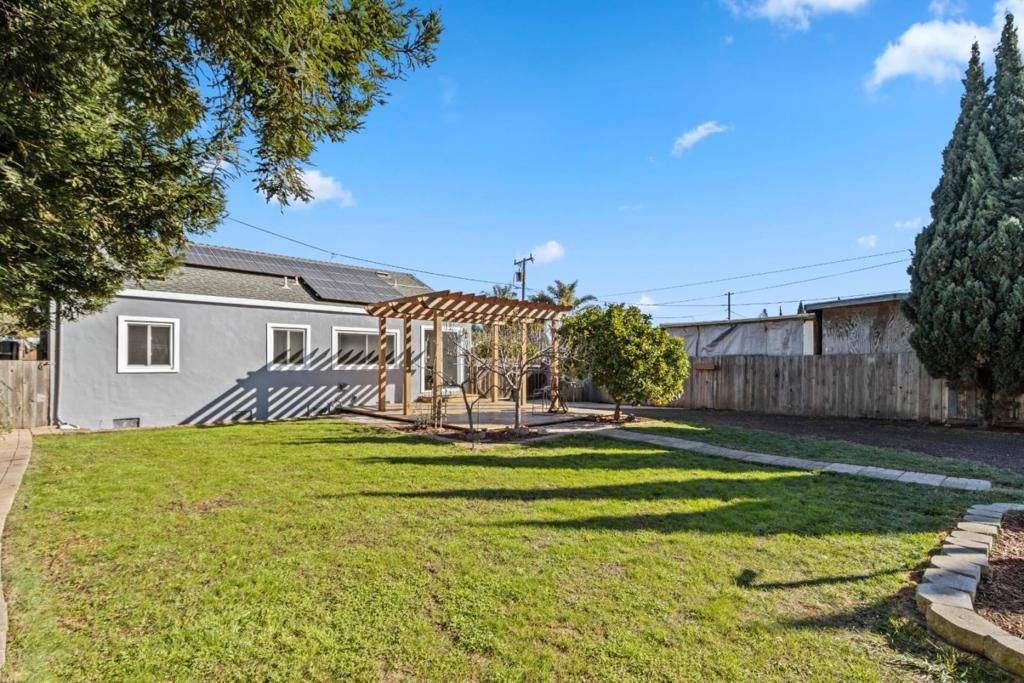 listing image 130722771996615078741