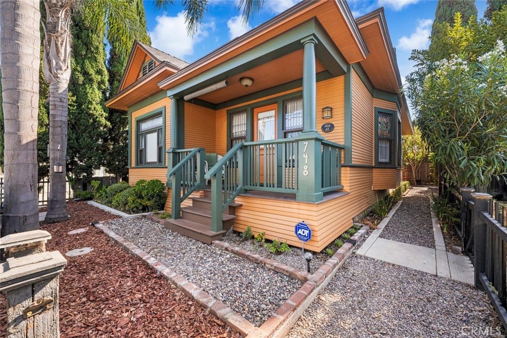 748 Daisy Avenue