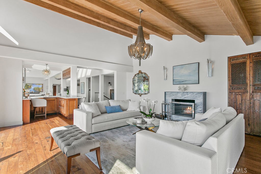 1010 EMERALD BAY
