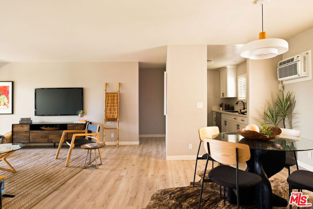 8400 De Longpre Avenue 310