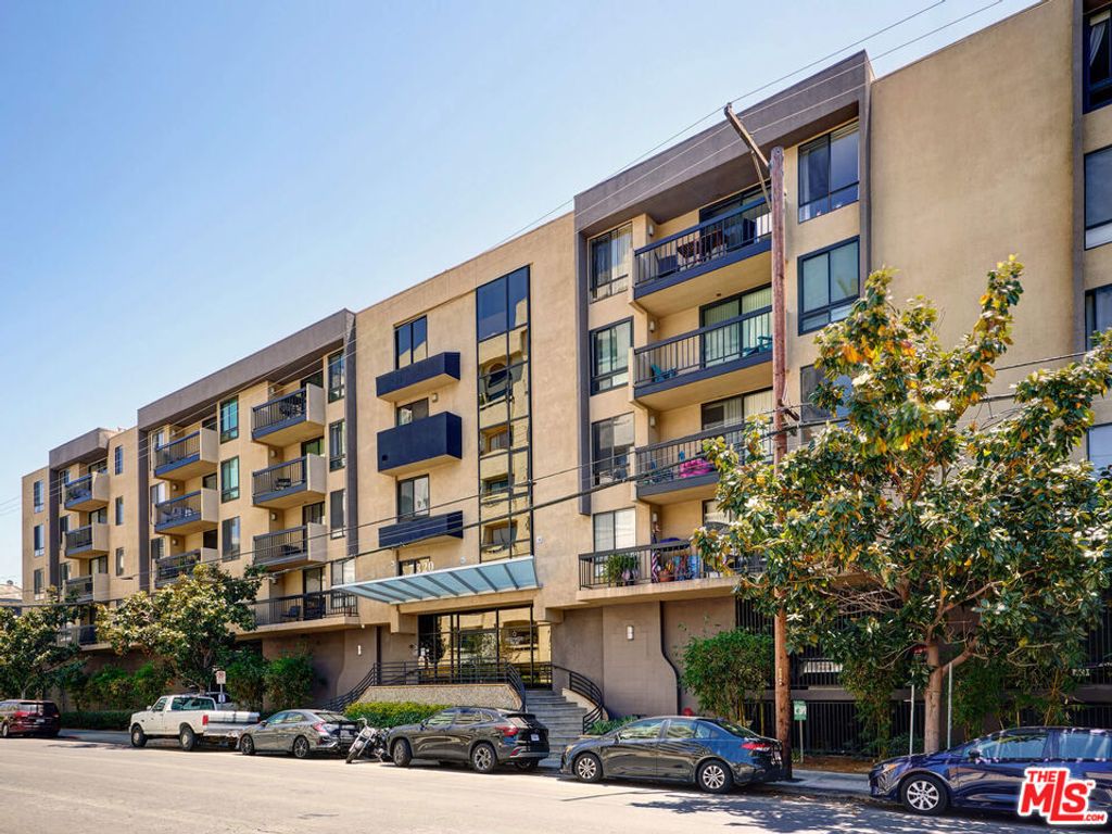 Photo of 7320 Hawthorn Avenue #222, Los Angeles, CA 90046 (MLS # 25610817)