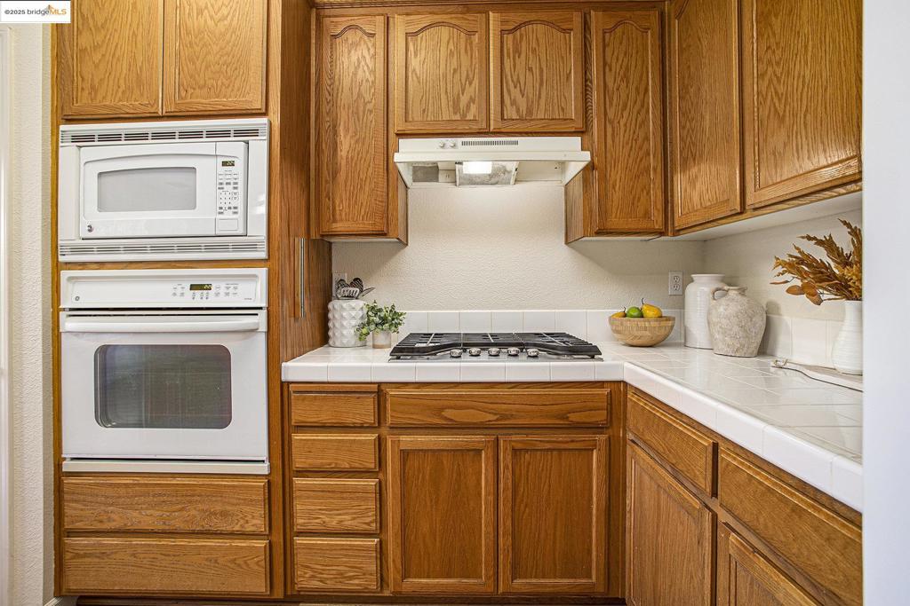 MIRA VISTA HILLS - Residential