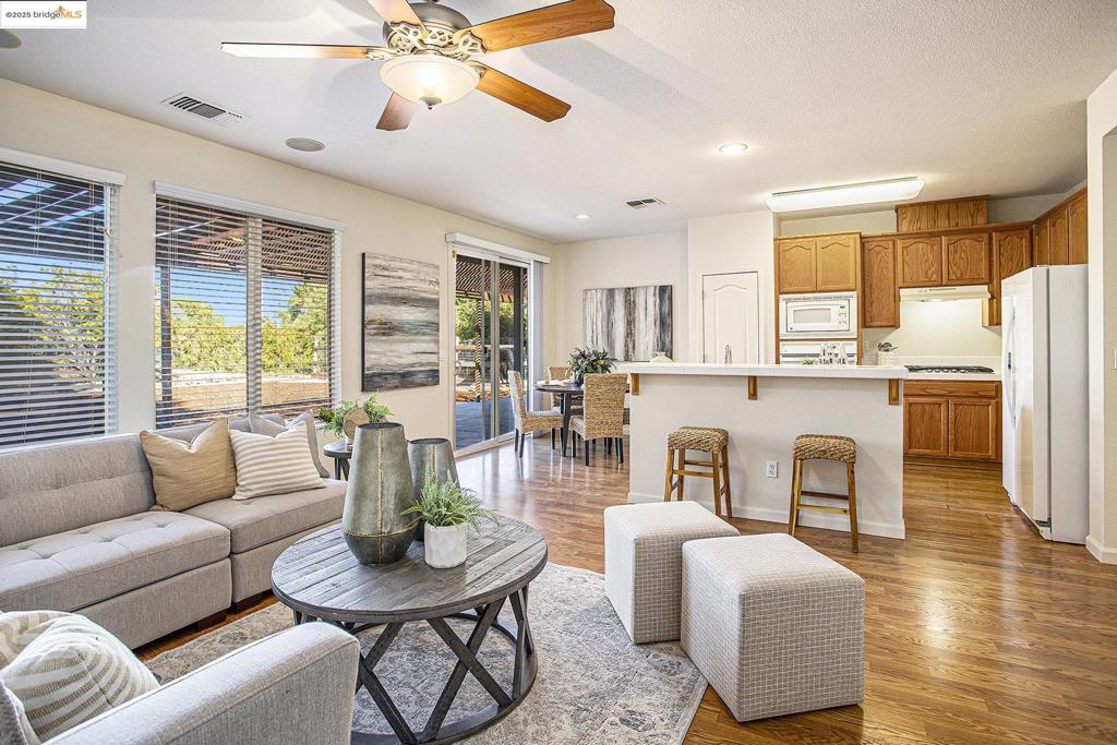 MIRA VISTA HILLS - Residential