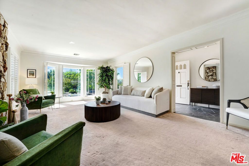 Photo of 10735 Rochester Avenue, Los Angeles, CA 90024 (MLS # 25594733)