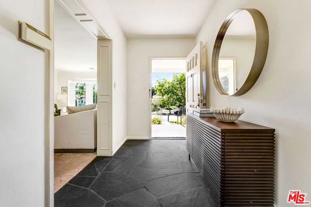 Photo of 10735 Rochester Avenue, Los Angeles, CA 90024 (MLS # 25594733)