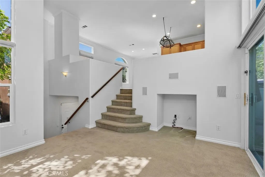 Rancho Santa Margarita, California 92688, United States, 3 Bedrooms Bedrooms, ,3 BathroomsBathrooms,Residential,Active,206407