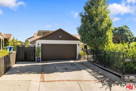 Photo of 7130 Gateshead Way, West Hills, CA 91307 (MLS # 26665145)