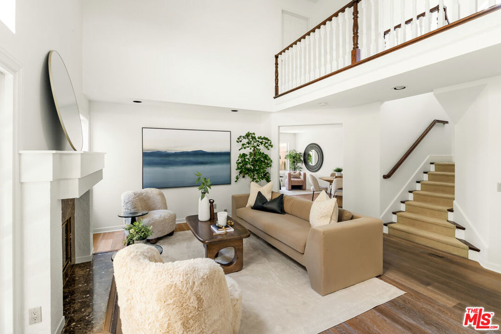 24711 Via Madera