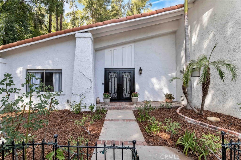 Photo of 23837 Ladrillo Street, Woodland Hills, CA 91367 (MLS # SR26141174)