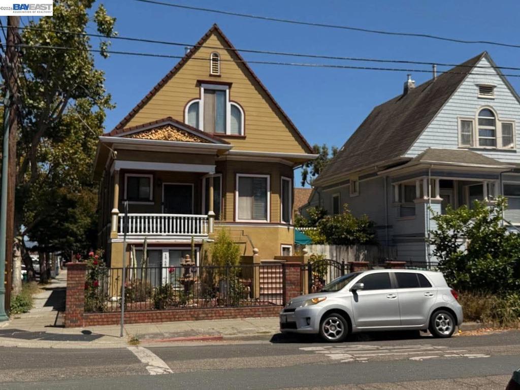1722 Bay