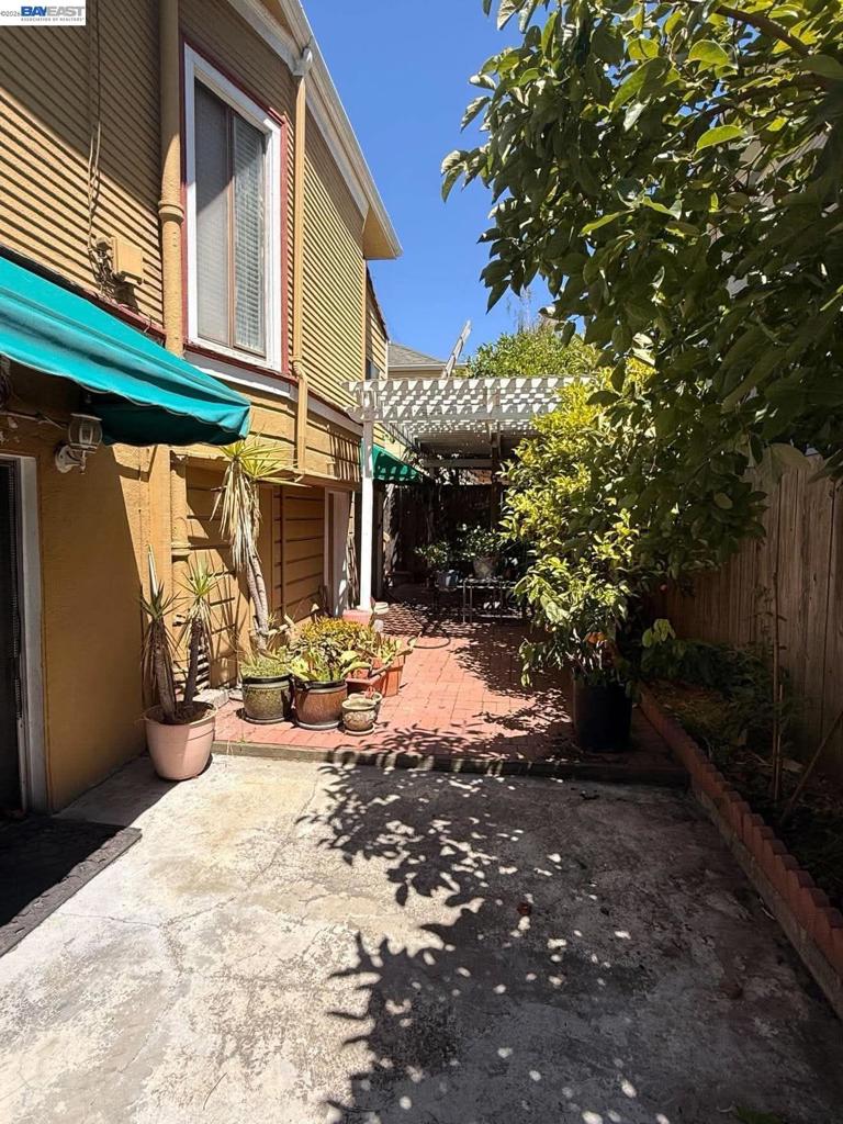1722 Bay